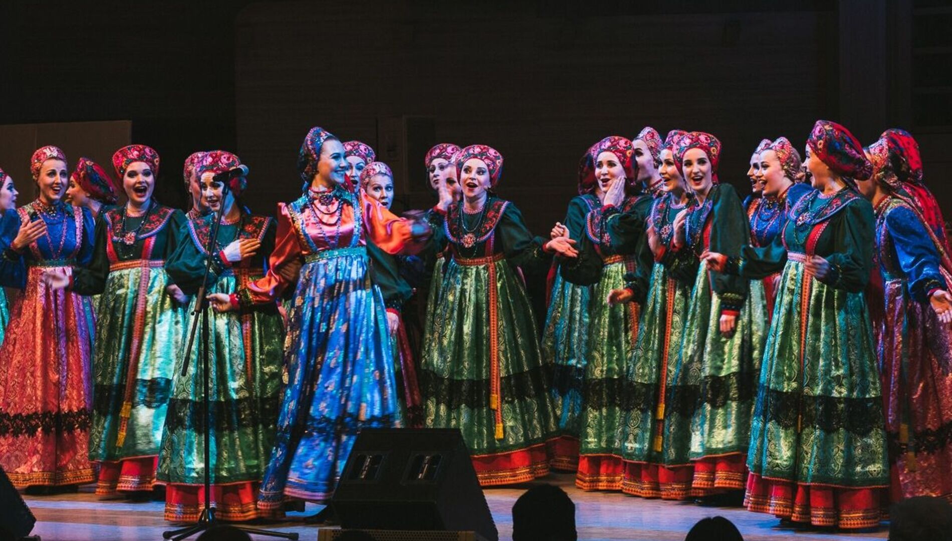 К 100-летию Республики Коми.
Государственный ансамбль
песни и танца Республики Коми
имени В. П. Морозова «Асъя кыа»
(«Утренняя заря»)