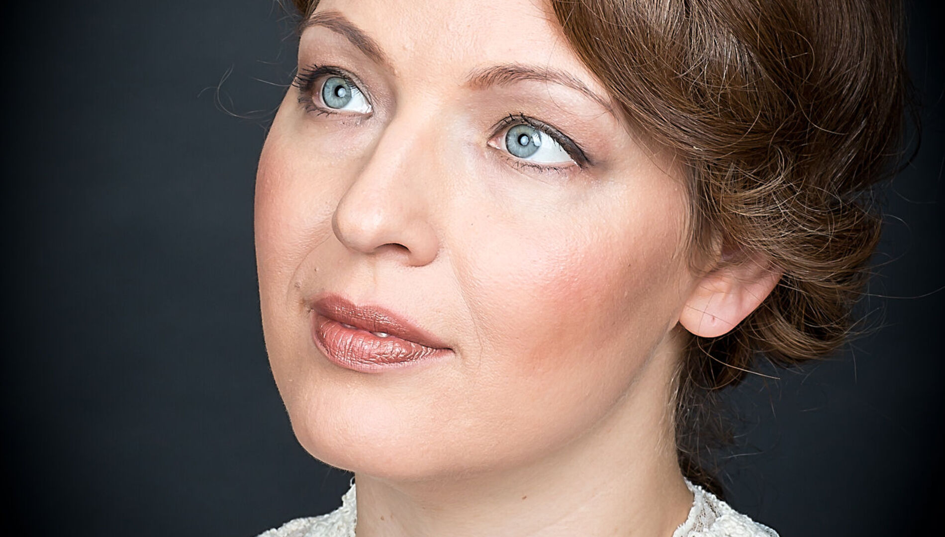 В гостях у сказки.
Играет и рассказывает
Полина Осетинская