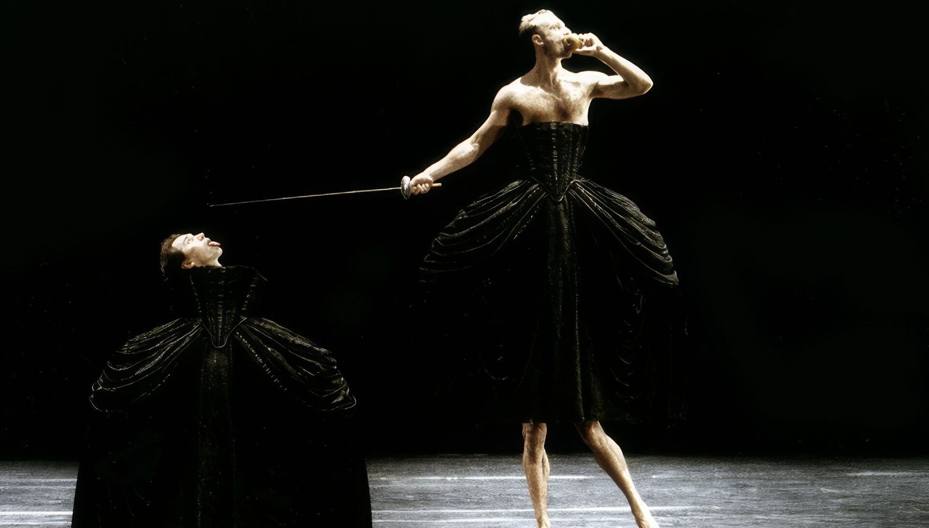 Иржи Килиан: Ироничные танцы.
Музыка Моцарта, Бизе
Хореографические миниатюры