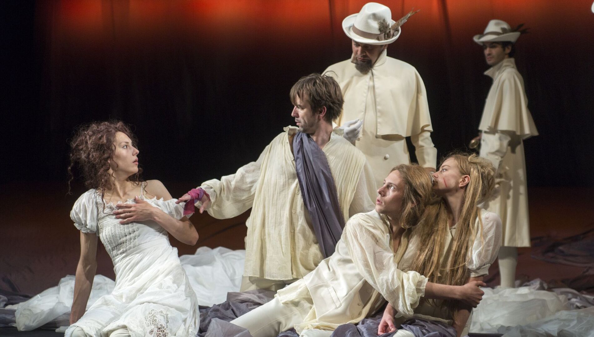 Золотая маска в кино.
Уильям Шекспир «Сон в летнюю ночь».
Театр «Мастерская Петра Фоменко»