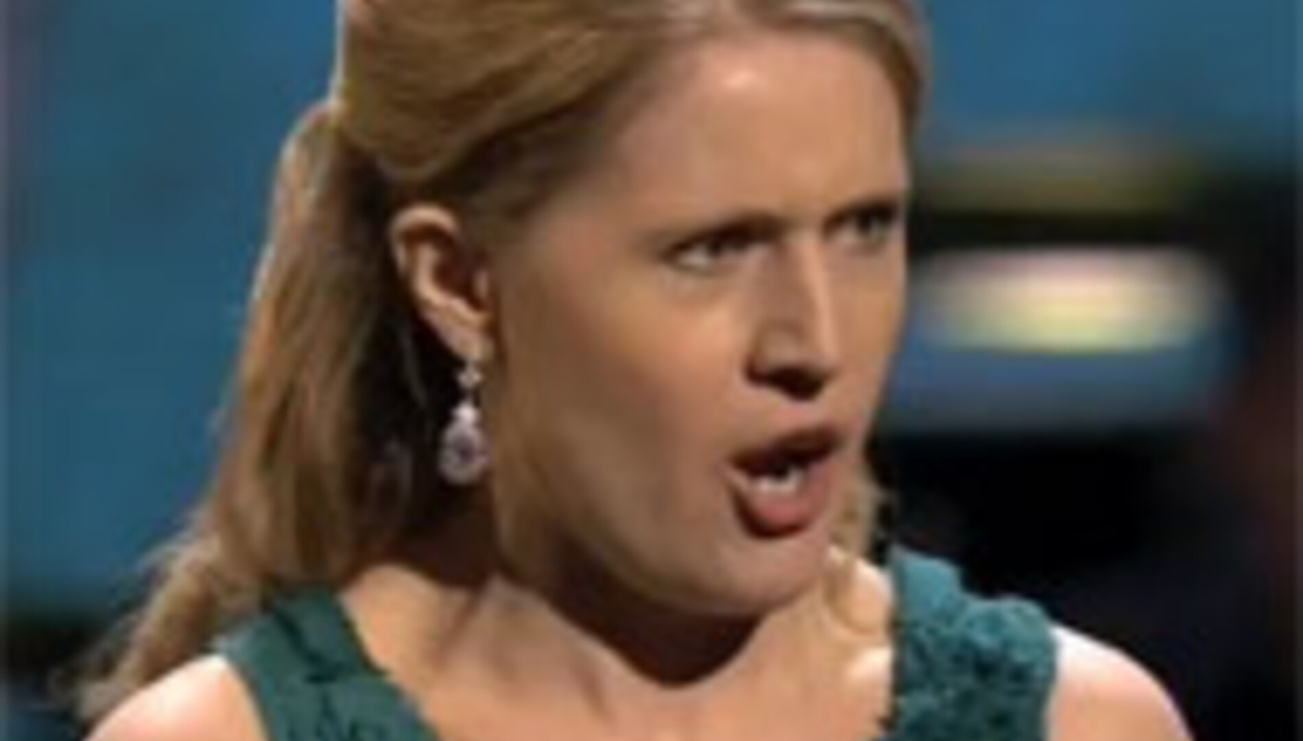 Стефани Анна