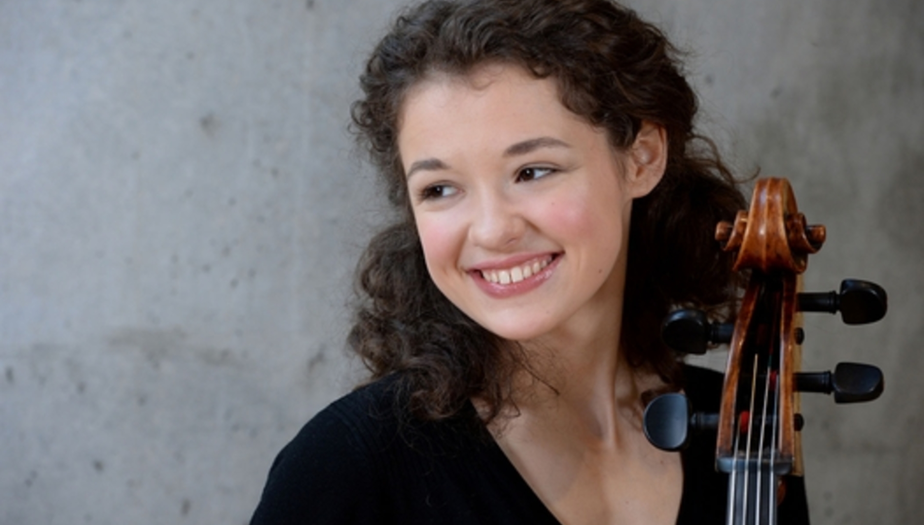 Анастасия Кобекина (виолончель)<br>Чайковский. Вариации на тему рококо<br>Российский национальный молодёжный симфонический оркестр<br>Дирижёр – Томас Зандерлинг